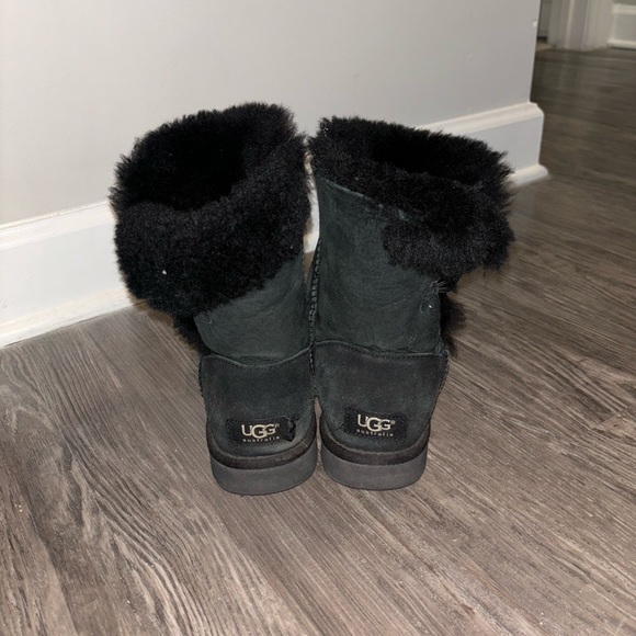 UGG Mini Bailey Button - Picture 2 of 6